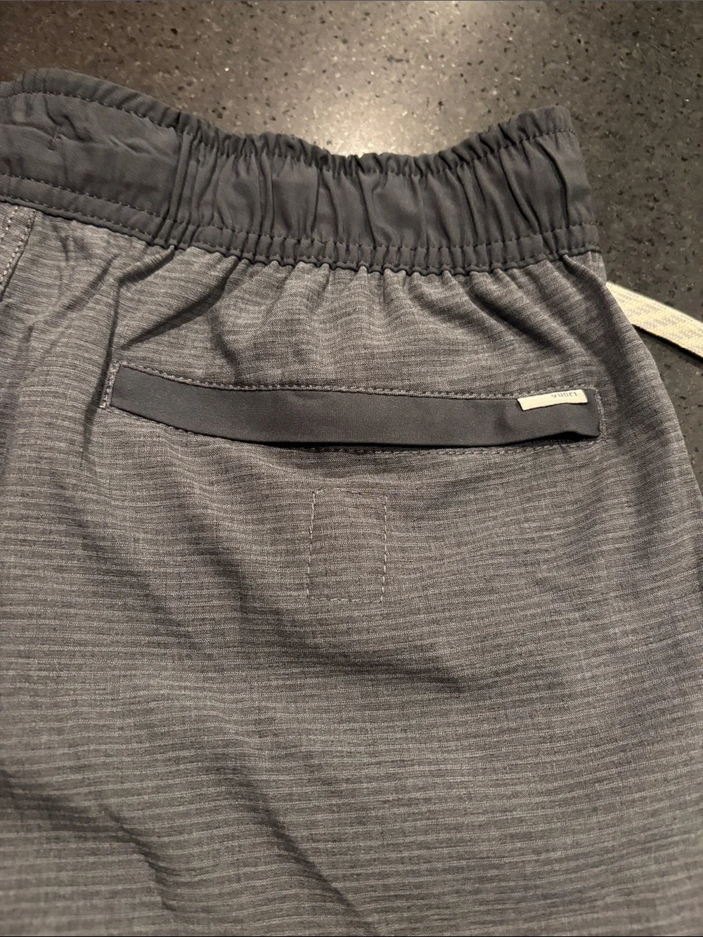 Vuori Men's Gray Drawstring Casual Shorts / trunks
